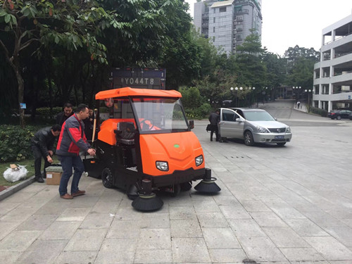 物業辦公區再次選擇御衛仕掃地車